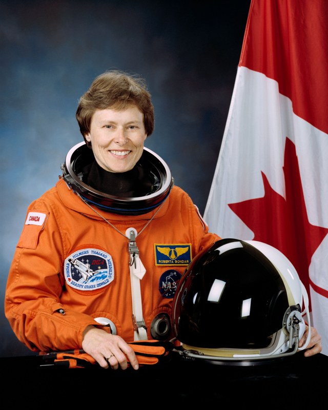 Official portrait of Roberta Bondar